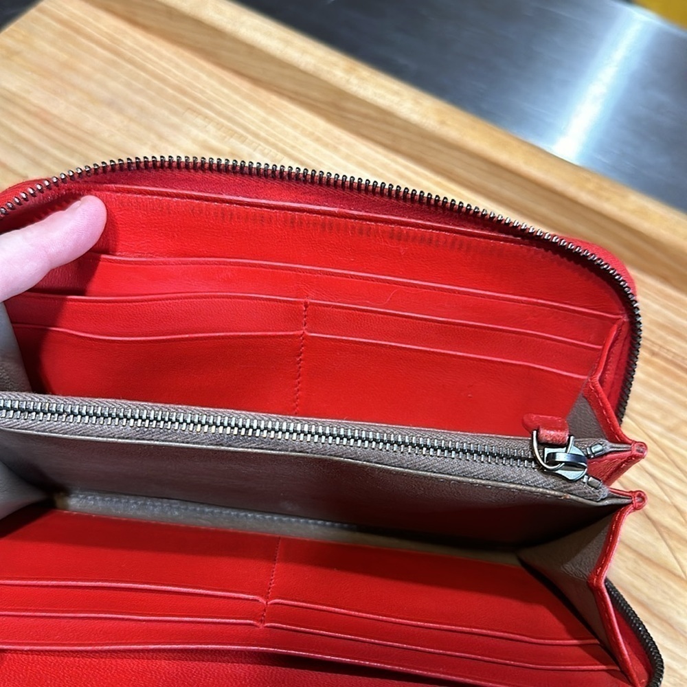 Bottega Veneta red wallet. - Picture 12 of 14